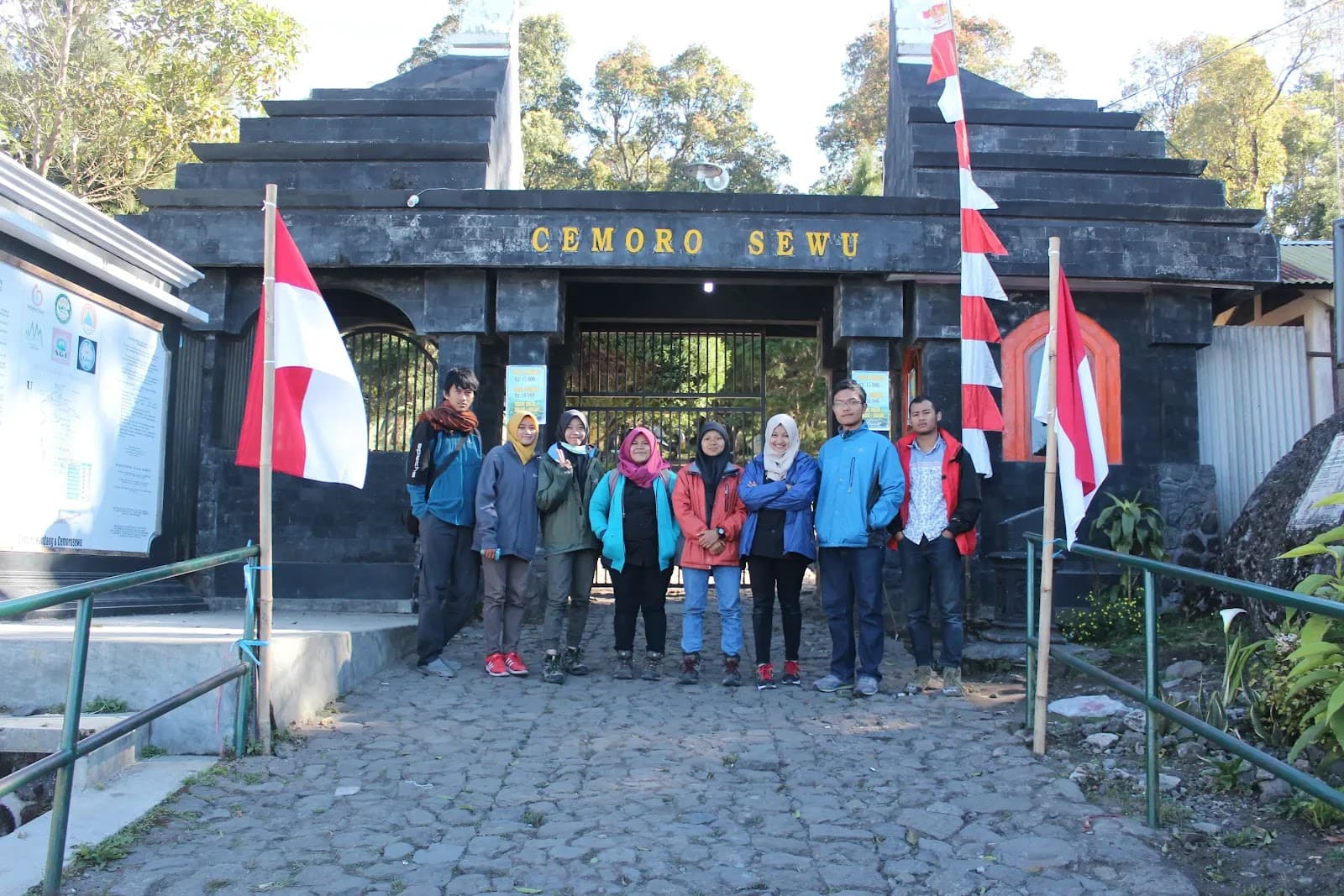 Kumpulan foto-foto di sekitar basecamp pendakian Gunung Lawu via Cemoro Sewu.