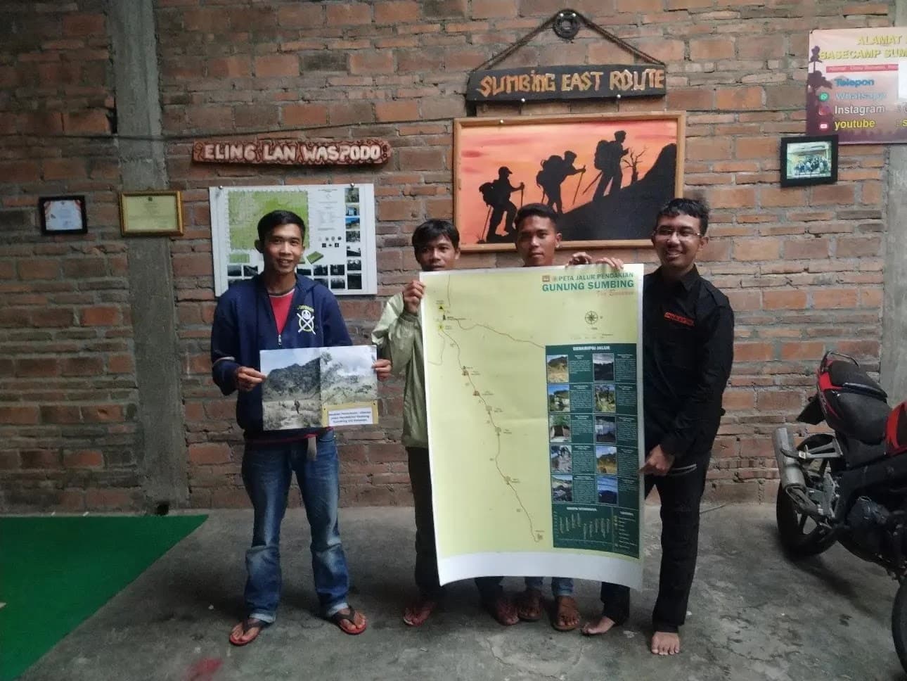 Kumpulan foto-foto kegiatan pendakian dan penyerahan peta jalur-jalur pendakian Gunung Sumbing.