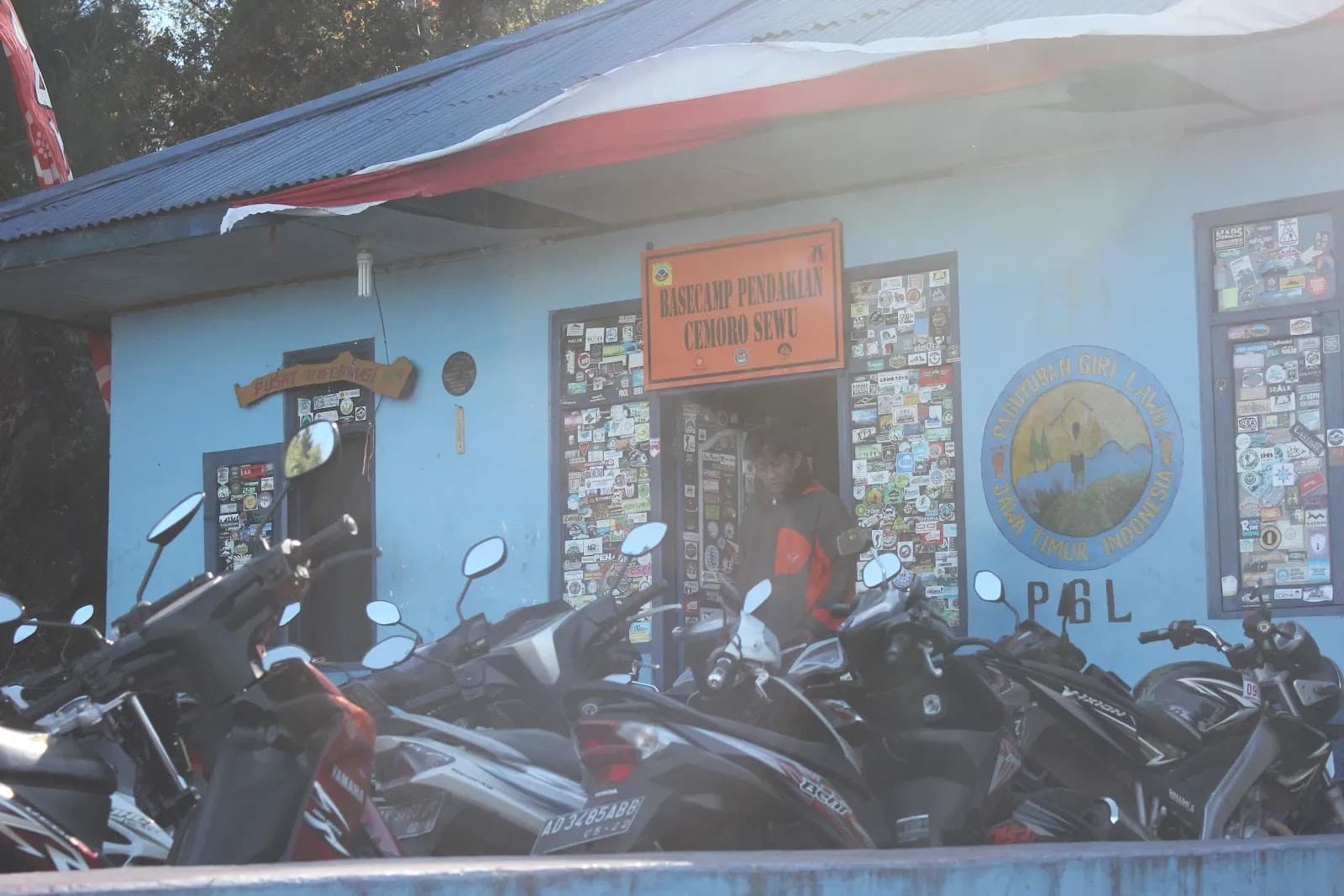 Kumpulan foto-foto di sekitar basecamp pendakian Gunung Lawu via Cemoro Sewu.
