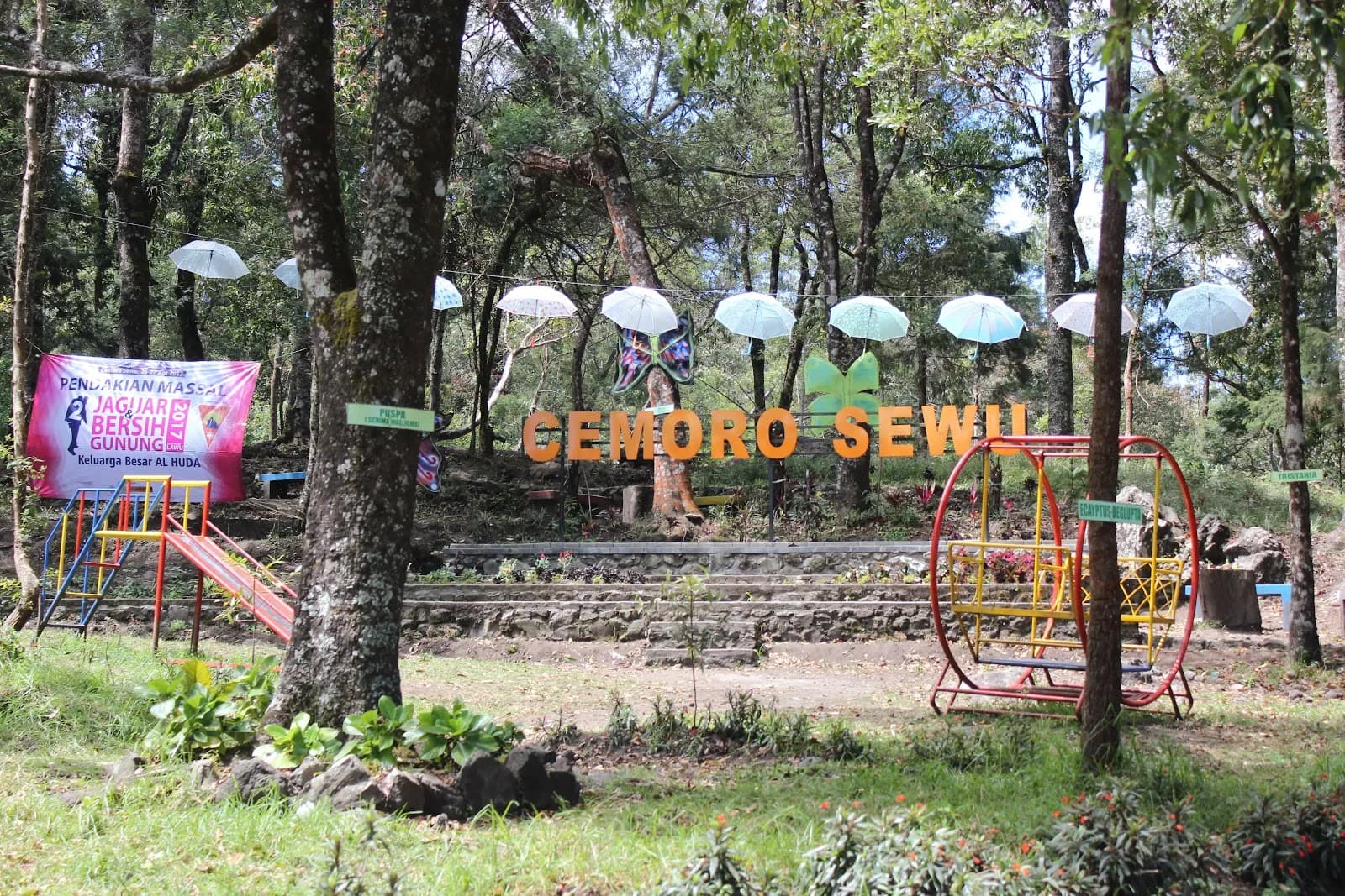 Kumpulan foto-foto di sekitar basecamp pendakian Gunung Lawu via Cemoro Sewu.